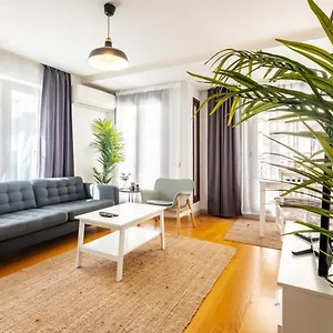  شقة Exquisite Flat With Central Location In Nisantasi